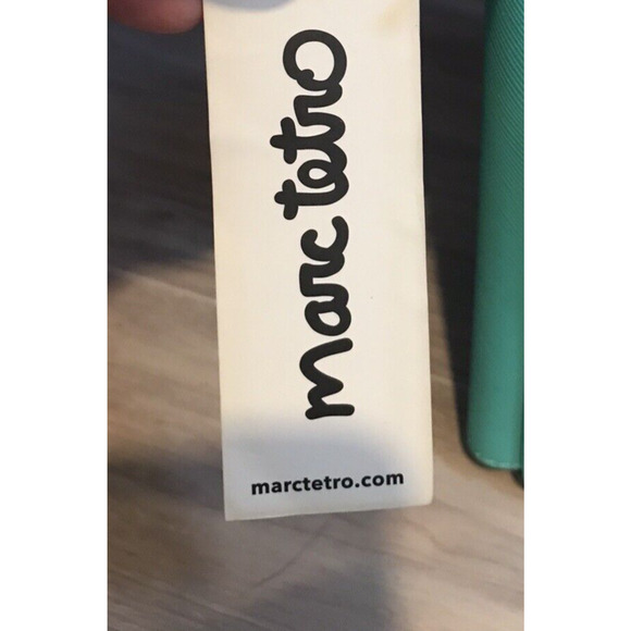 Marc Tetro Dog Crossbody Phone Wallet NEW W/ Tags Comes With Gift Box - Picture 6 of 10